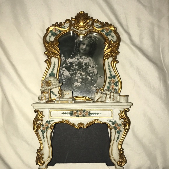 Other - Gorgeous VINTAGE picture frame Other - Gorgeous VINTAGE picture frame